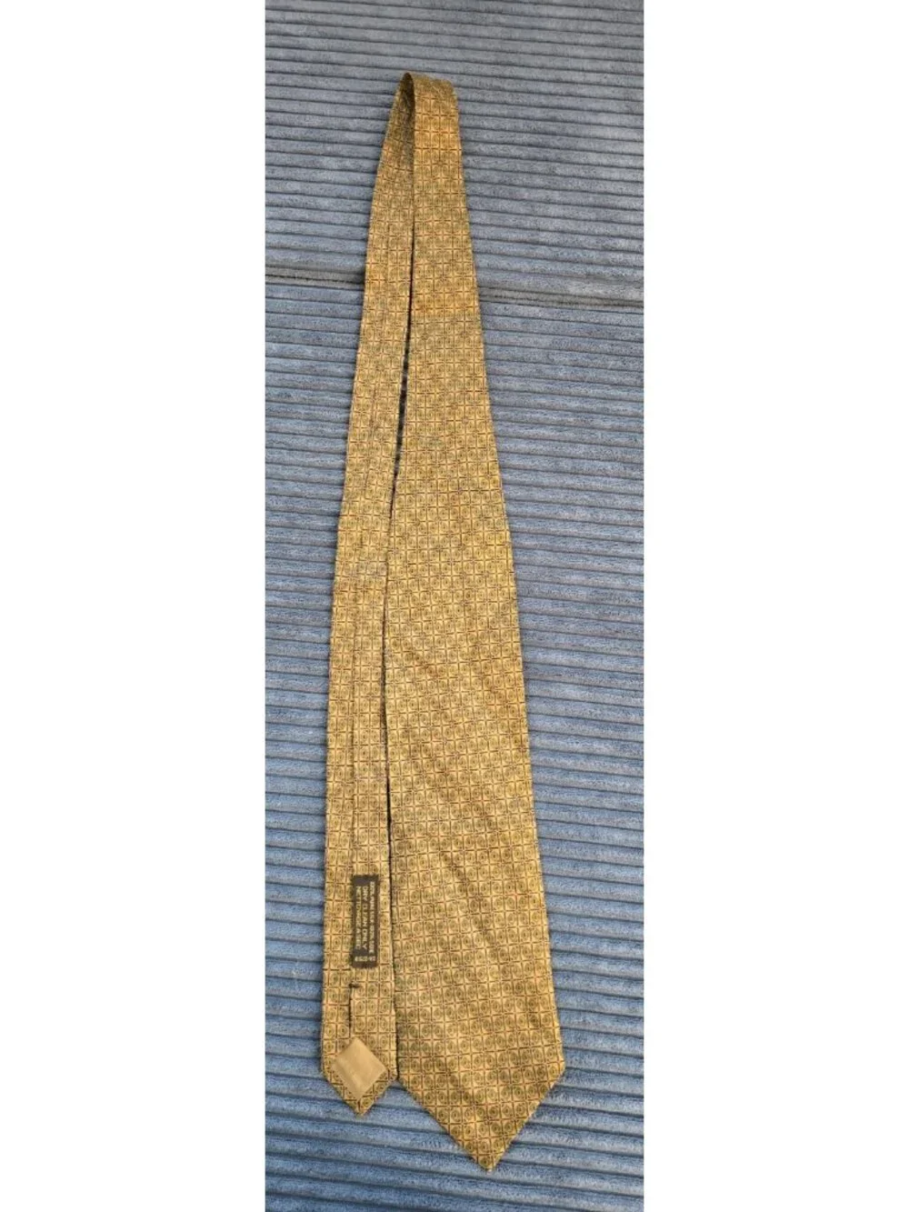 Giorgio Armani Cravatte 100% Silk Tie Italy CA07510 Green Gold Geometric Pattern
